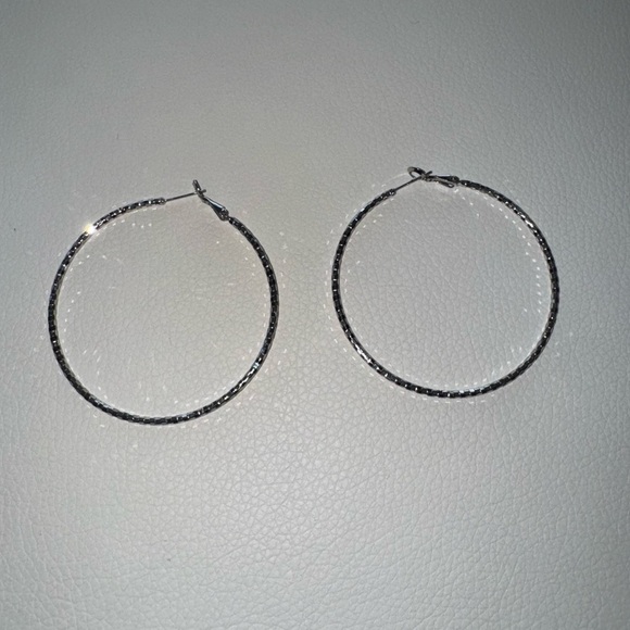 Elegant Textured Silver Hoop Earrings - Picture 3 of 4